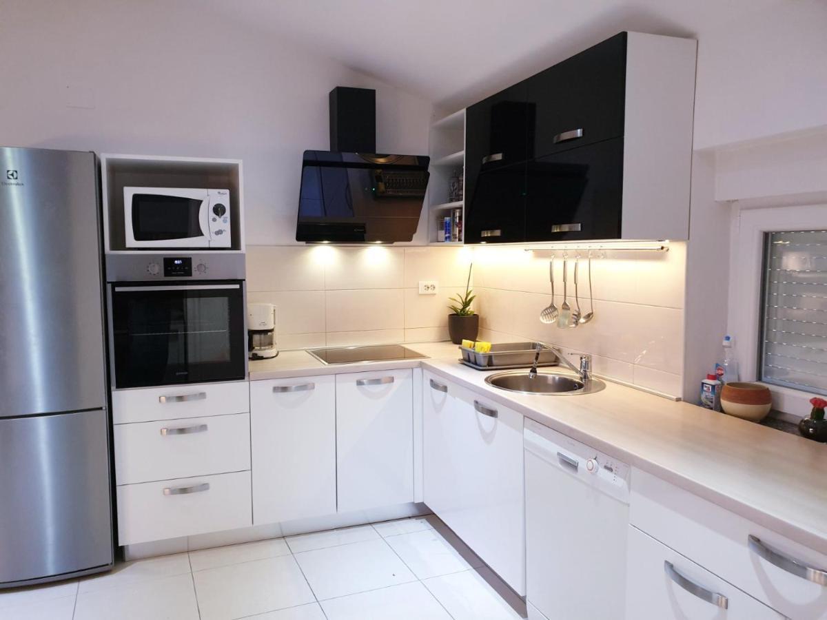 Apartman Lara Crikvenica Bagian luar foto